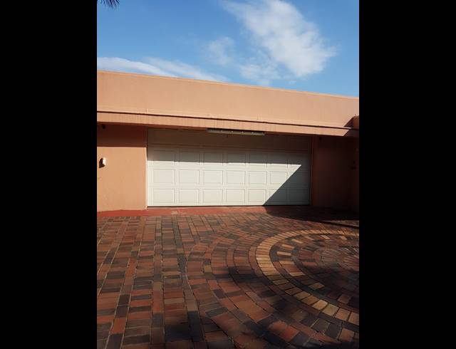 3 BEDROOM HOUSE TO LET IN ESSENWOOD